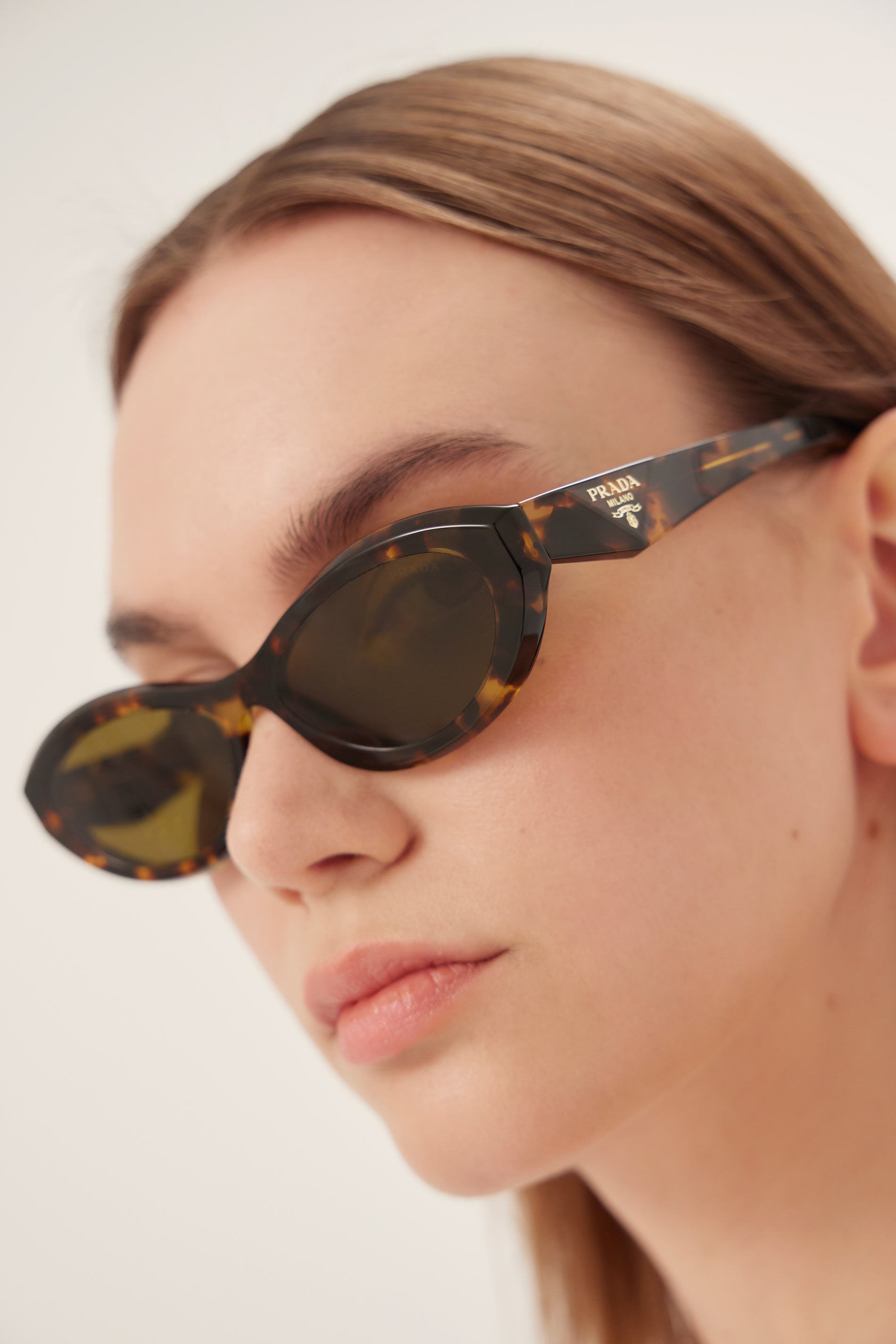 Gafas de sol ovaladas Prada PR26ZS Havana