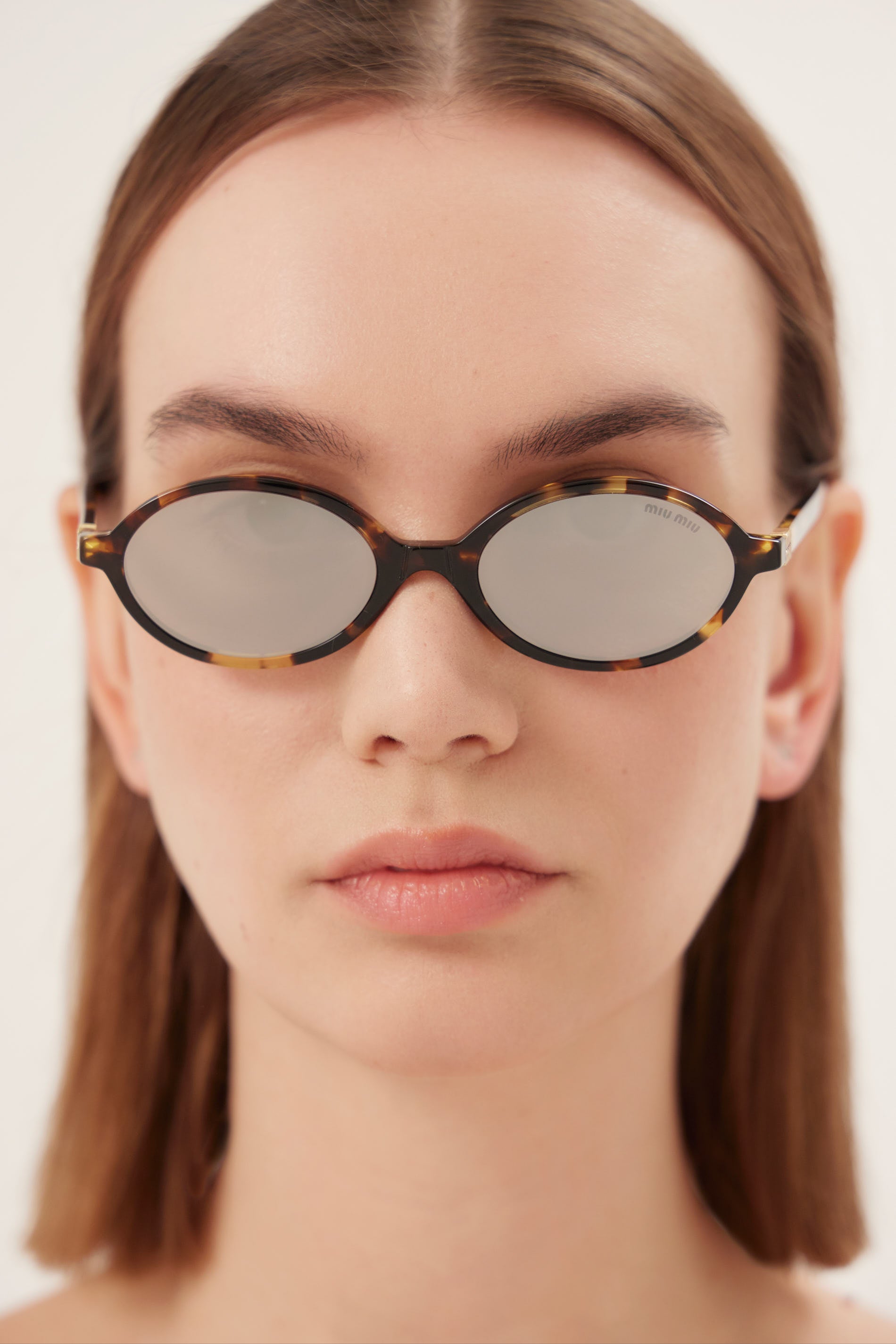 Gafas de sol Miu Miu ovaladas de acetato color habana y plata