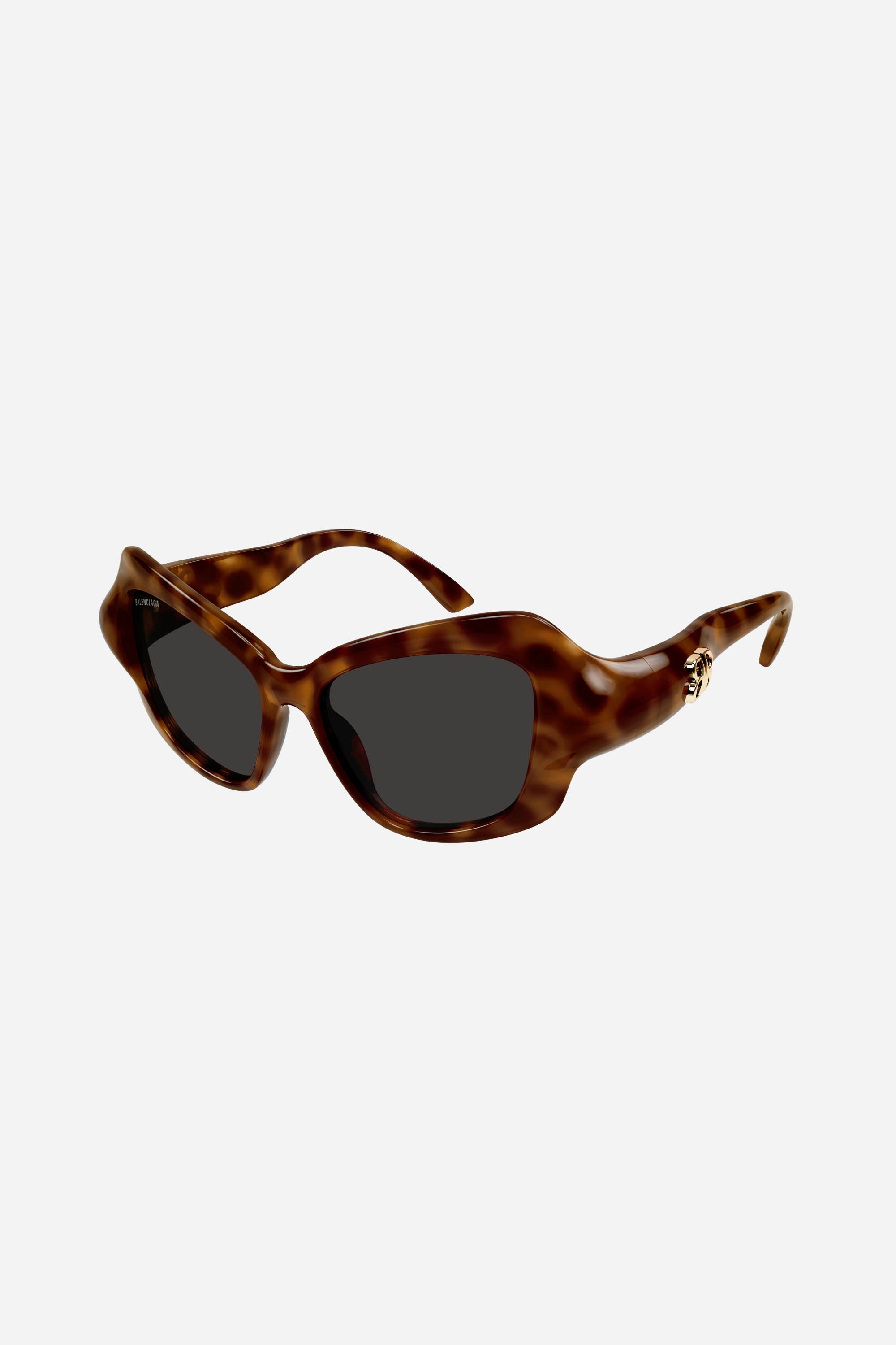 Gafas de sol geométricas marrones con logotipo dorado