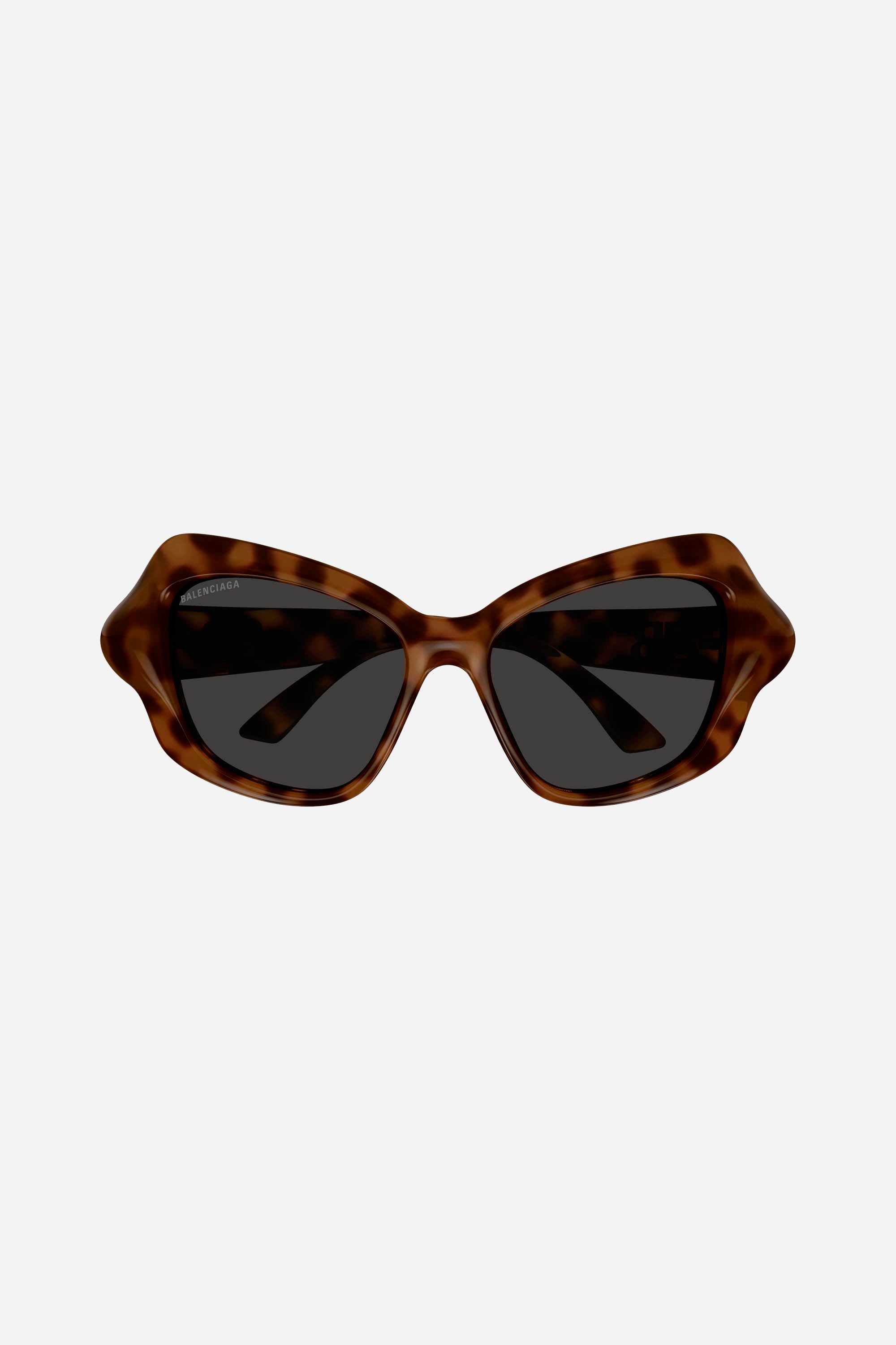 Gafas de sol geométricas marrones con logotipo dorado