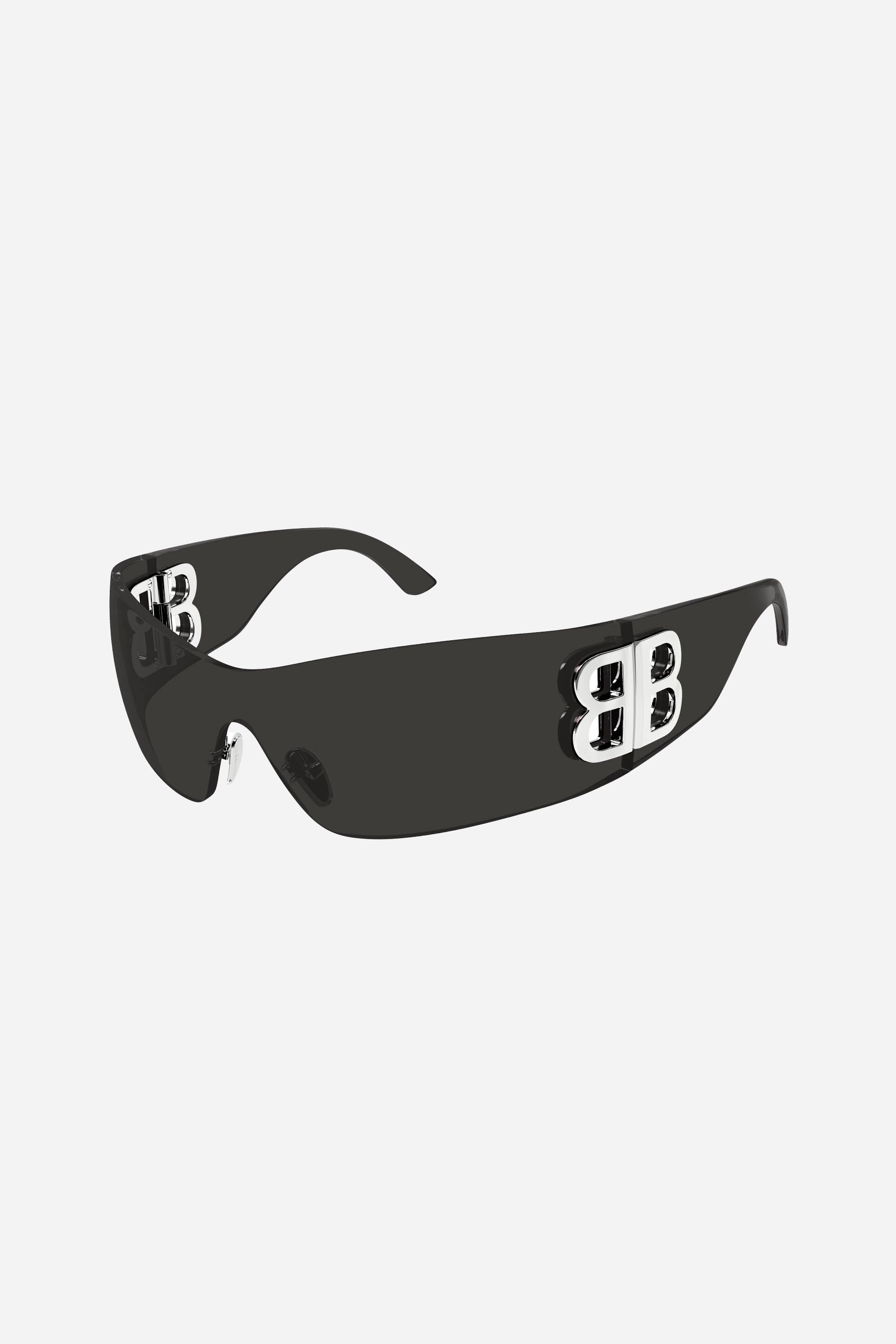 Gafas de sol negras de una sola lente con logotipo plateado